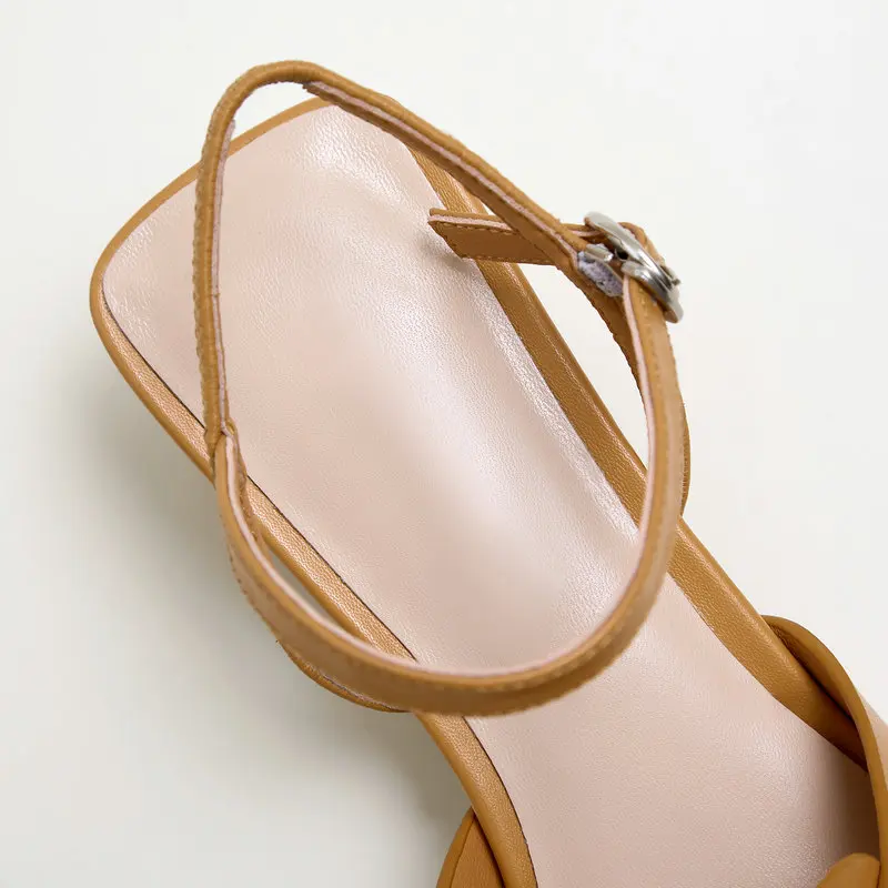 Женская обувь из натуральной кожи Фирменные сандалии на среднем каблуке