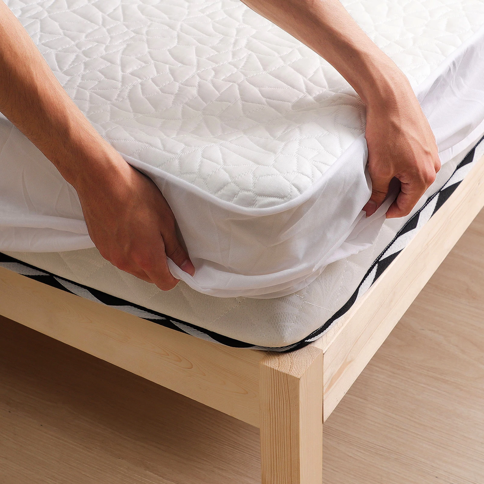 

Waterproof Mattress Protector with Elastic Band Sanding Breathable Bed Mattress Cover Anti-mite&Washable Waterproof Bed Cover