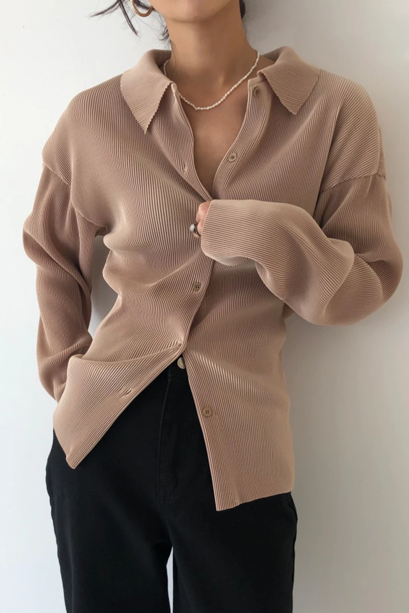 

Korean chic minimalism niche lapel single-breasted pleated design loose casual long-sleeved solid color shirt