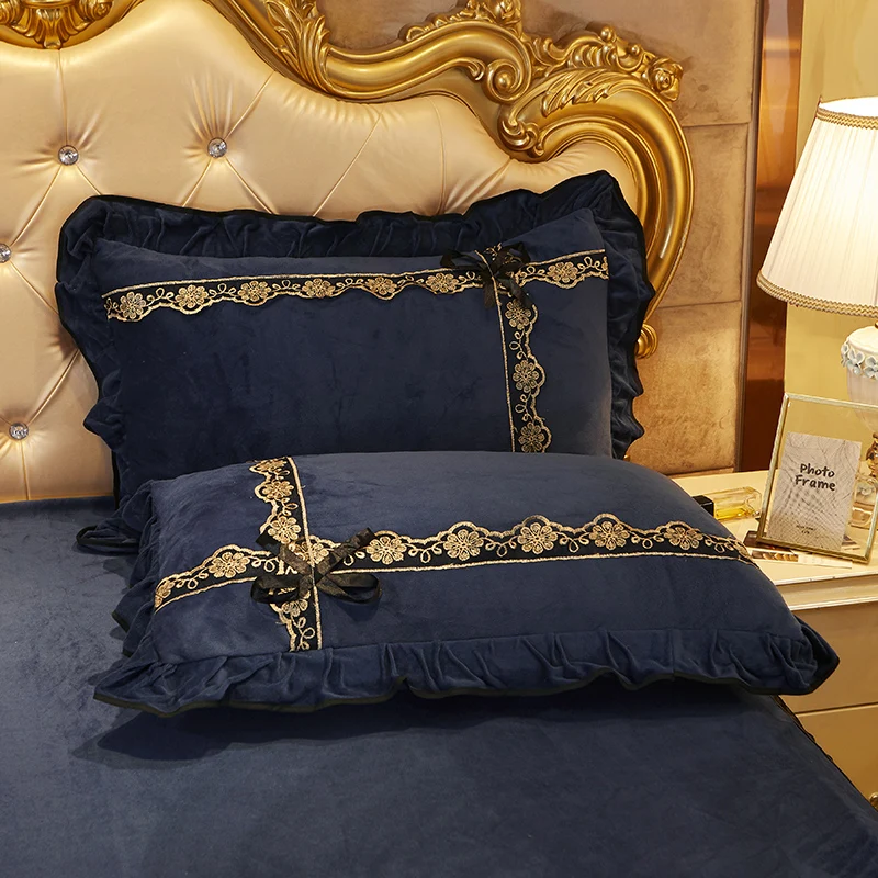 

Crystal Velvet 1/3pcs Bedding Set Gold Rose Lace Flannel Winter Warm Plush Coral Fleece Bed Skirt Pillowcases Mattress cover