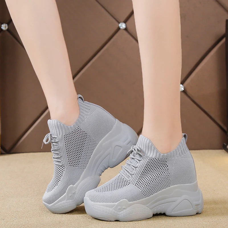 

Женские кроссовки со скрытым каблуком, дышащие сетчатые кроссовки-носки на танкетке, повседневная спортивная обувь со шнуровкой, 2021