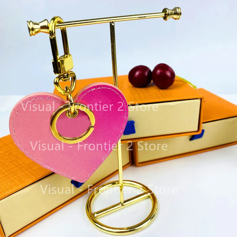 

New Luxury Brown Old Flower Four-leaf Clover PU lLeather Pink Love Keychain Fashion Bag Decoration Pendant Key Ring Couple Gift