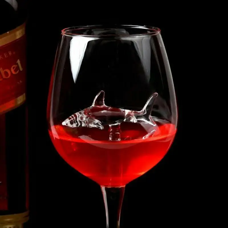 

Creative Crystal Built-in Shark Wine Glass New Design Goblet Whiskey Glass Dinner Decorate Handmade For Party Flutes Glass