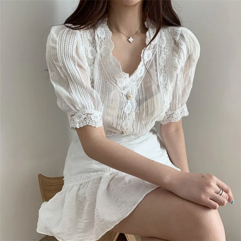 

Alien Kitty Lace V-neck Pearl Button Sweet Blouse 2020 Chic Gentle Women's Summer Short Sleeve Tops All Match Sweet New Shirts