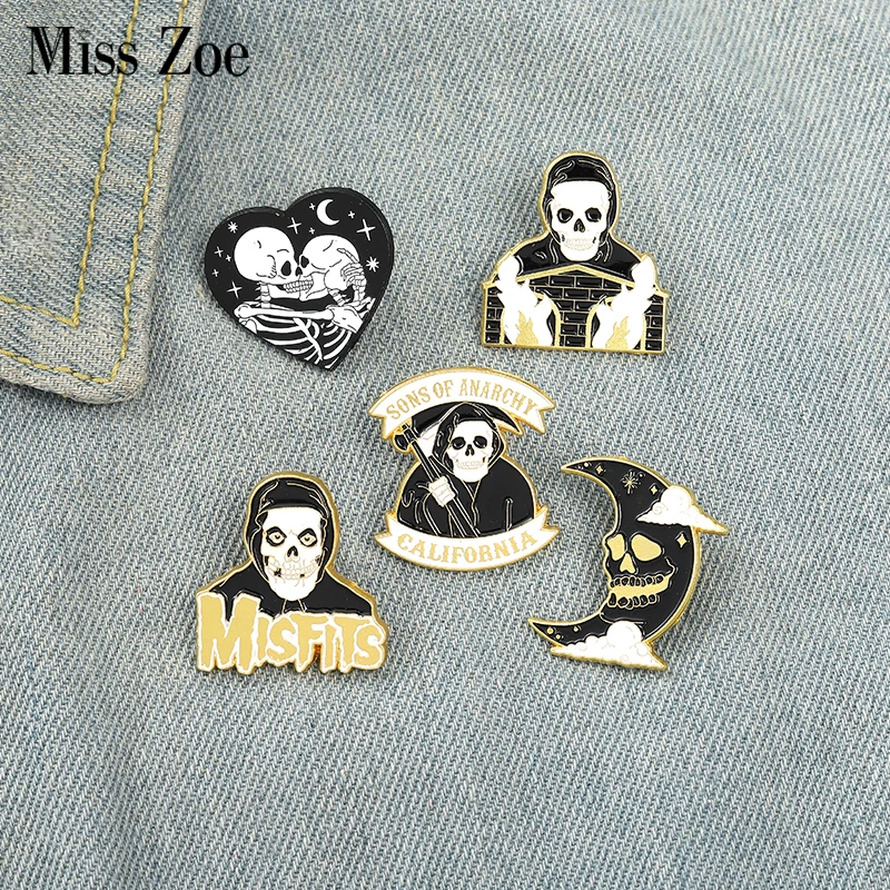 

Mr. Skull Enamel Pins Custom Gothic Skeleton Lover Moon Heart Brooches Lapel Badges Bag Punk Dark Jewelry Gift for Friendds