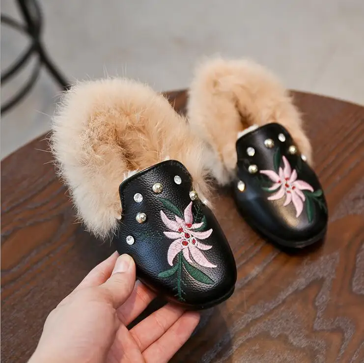 2019 г. Зимняя меховая обувь для принцессы с заклепками лоферы из искусственного