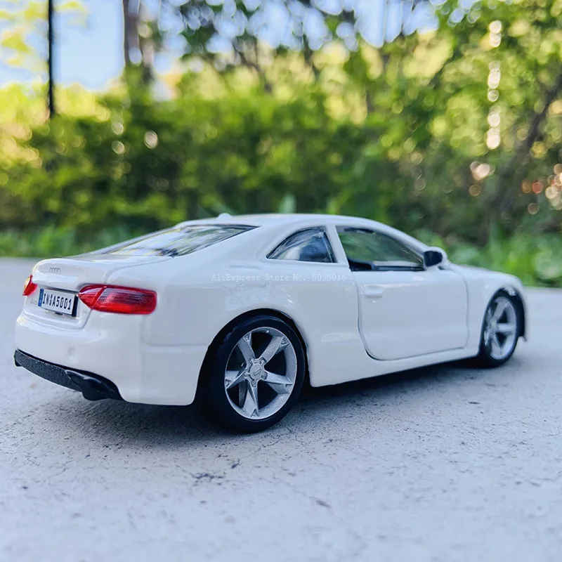 Bburago-Coche de juguete Audi A5 1:32, veh&iacute;culo de juguete de Metal, modelo de alta simulaci&oacute;n, regalos de colecci&oacute;n-2