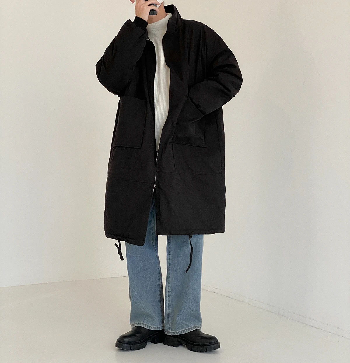 

Мужская стеганая куртка средней длины, с воротником-стойкой, на молнии