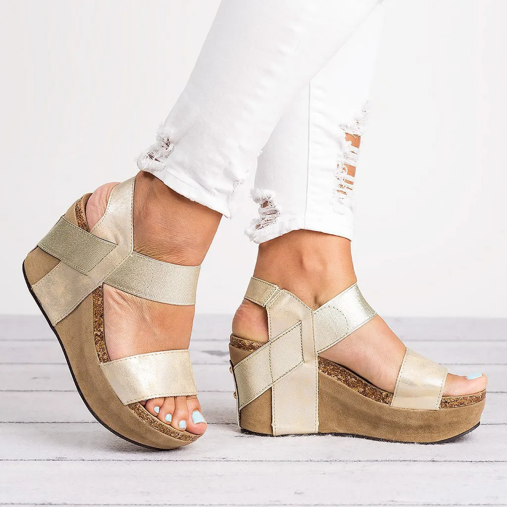 Женские босоножки на танкетке однотонные сандалии-гладиаторы с открытым носком