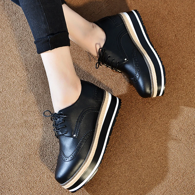 Весенняя женская обувь с перфорацией типа броги Женская из искусственной кожи