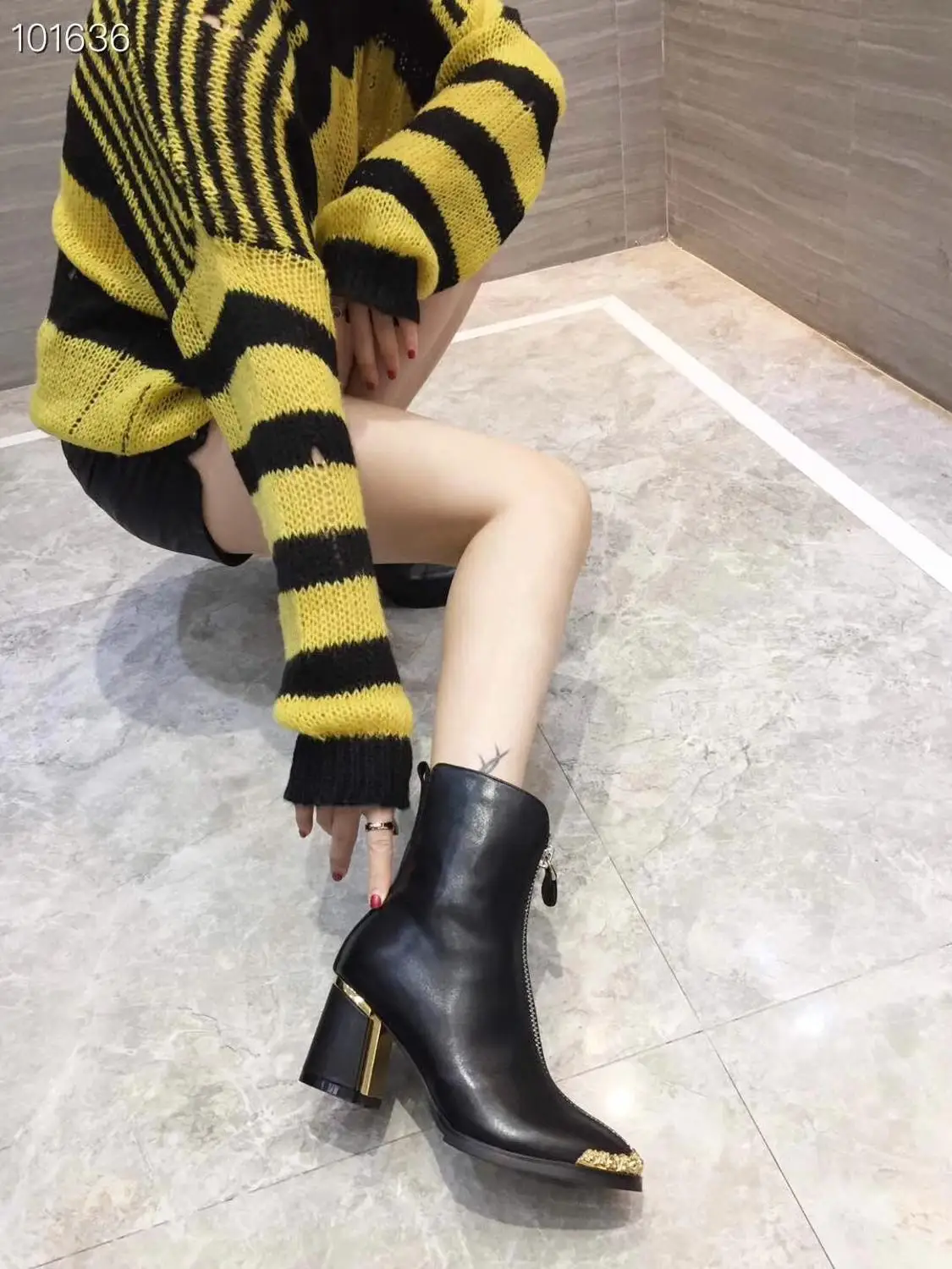 Женские ботинки из натуральной воловьей кожи на высоком каблуке со шнуровкой