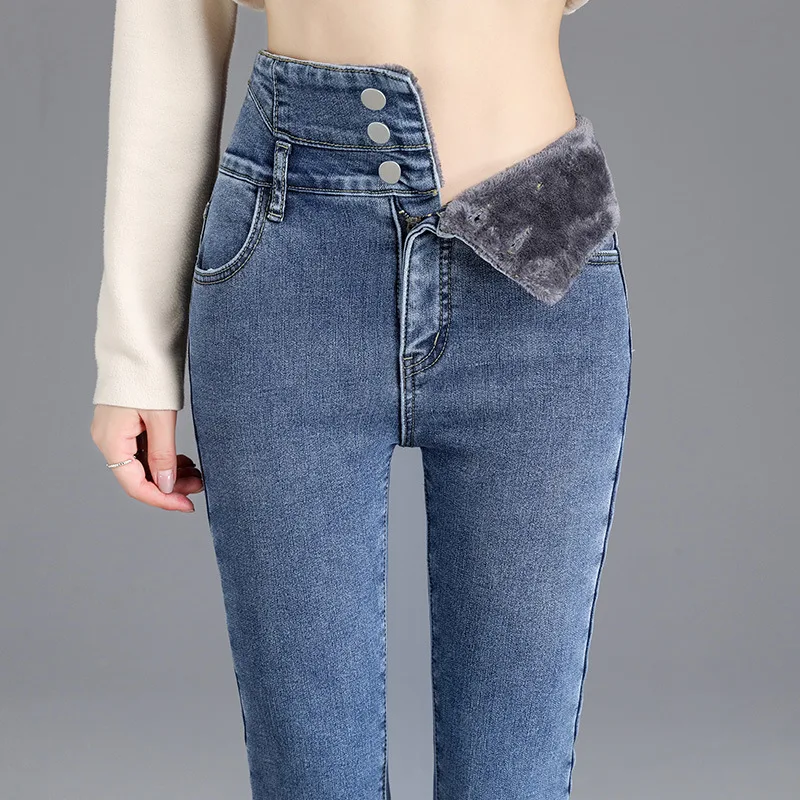 

Женские флисовые джинсовые брюки с высокой талией, новинка сезона осень-зима 2021, эластичные облегающие джинсы-карандаш, однотонные универс...