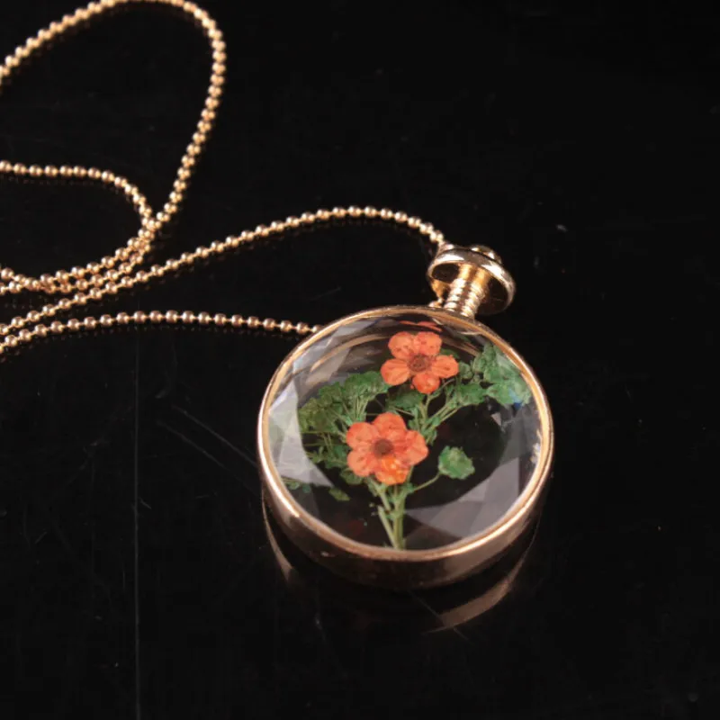 Женская цепочка с подвеской в виде сушеных цветов из прозрачного стекла |