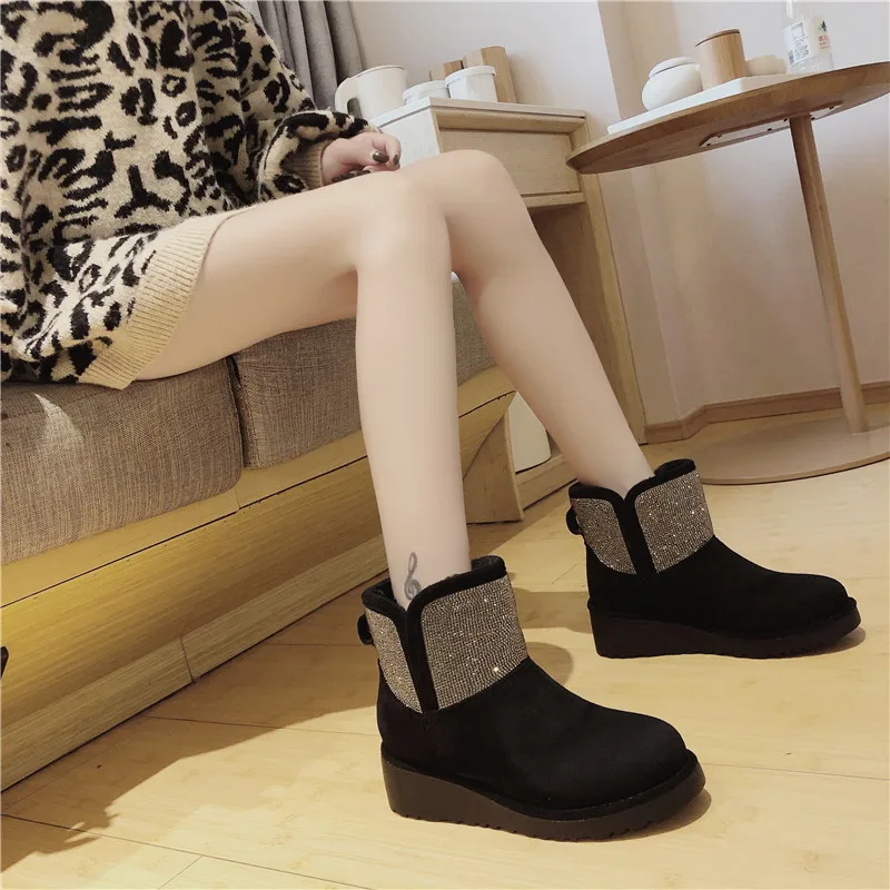 Женские зимние сапоги увеличивающие рост Новинка 2019 года короткие на меху с