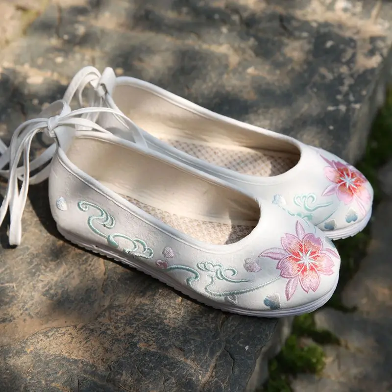 

20212010 summer Chinese cloth shoes Hanfu shoes Flat shoes Embroidered shoes Vintage casual women's shoes dancing shoes