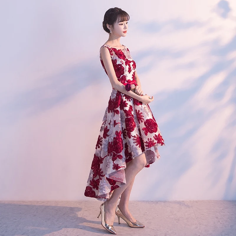 Красное короткое женское платье с круглым вырезом для невесты роскошное