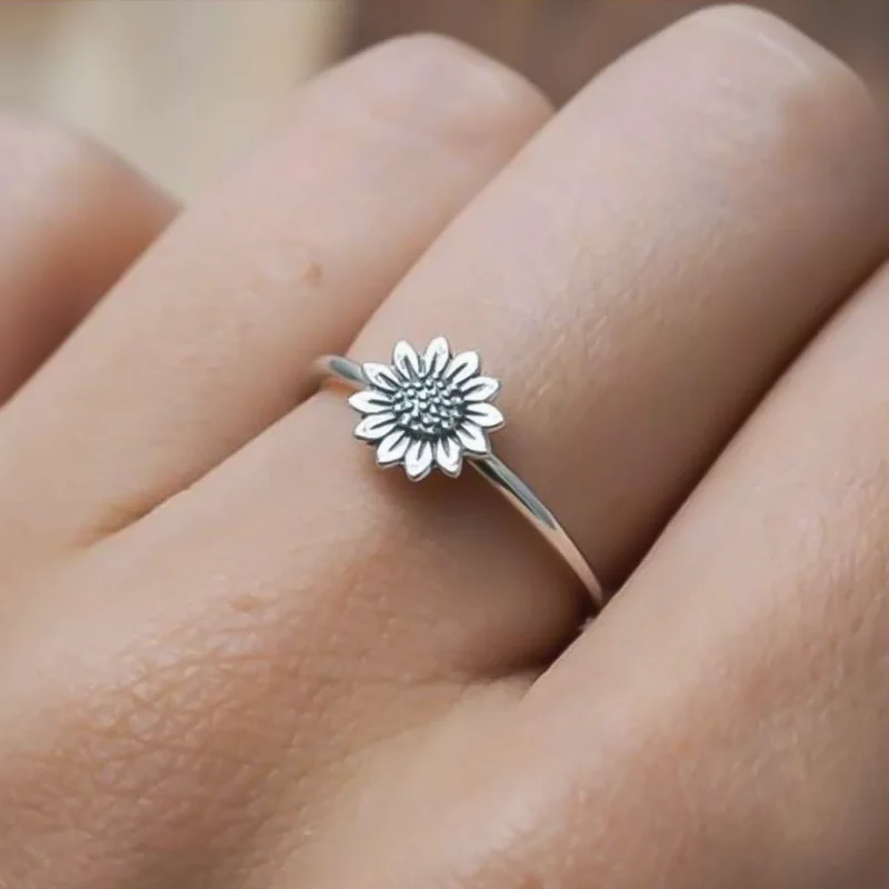 

2020 New Daisy Garland for Women Bohemian Fashion Jewelry Simple Gold Silvery Ring 6-10 Design