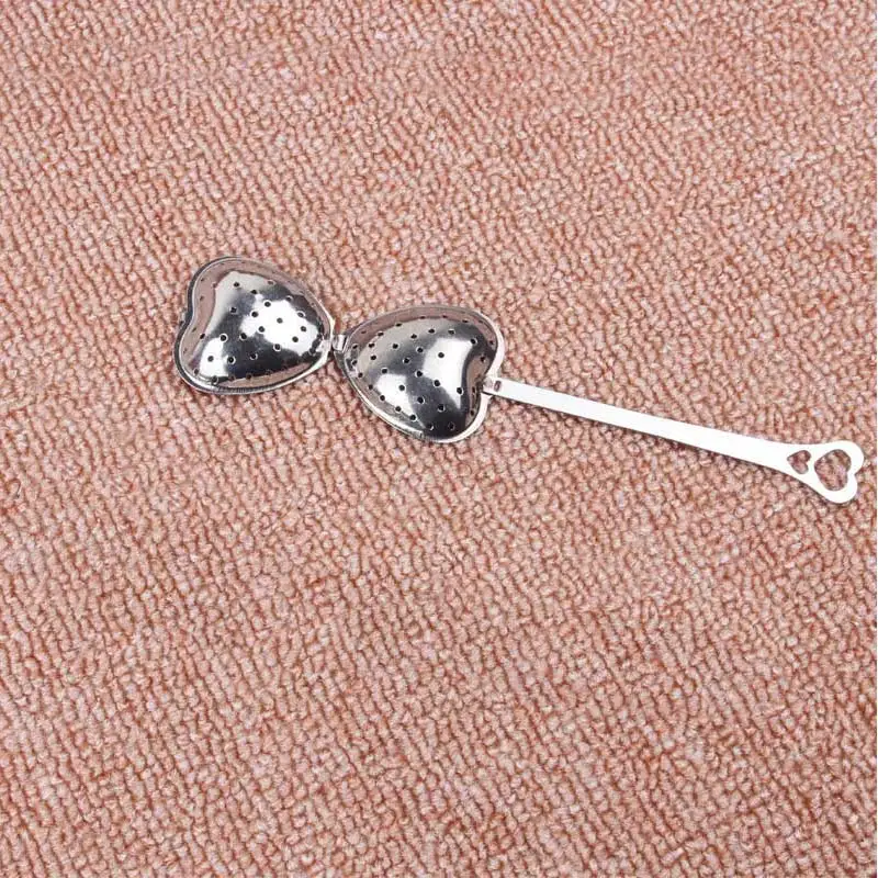 

1 pcs Heart-shaped tea brewer Stainless steel heart-shaped tea ball is easy to use and clean. Silver chain or handle is durable