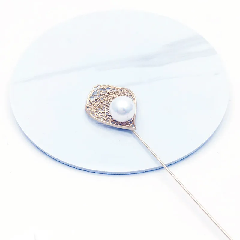 Ms Betti треугольная брошь с кристаллом от Swarovski новогоднее и рождественское