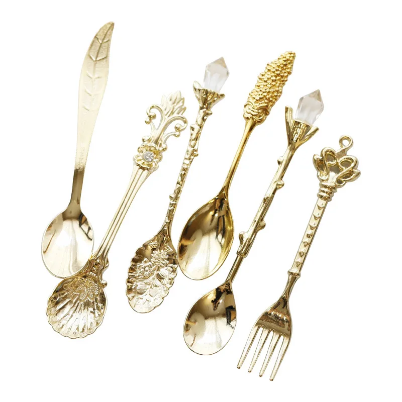 

6pcs Vintage Spoons Fork Mini Royal Style Metal Gold Carved Coffee Snacks Fruit Prikkers Dessert Fork Kitchen Tool Teaspoon 1set