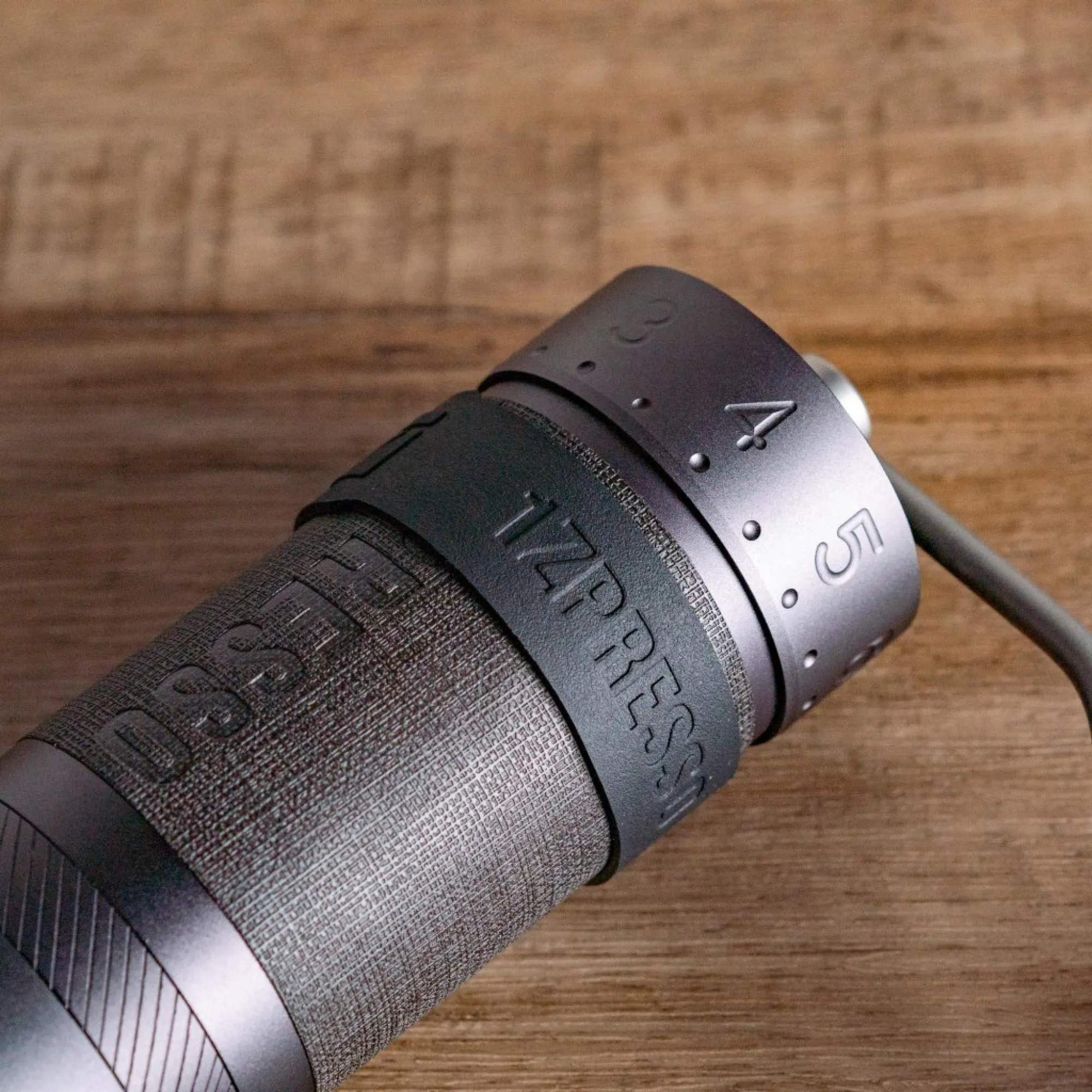Molinillo de Caf&eacute; Manual 1zpresso J-MAX, 48mm, rebaba recubierta de Titanio dise&ntilde;ada para Espresso con un ajuste externo &uacute;nico-4