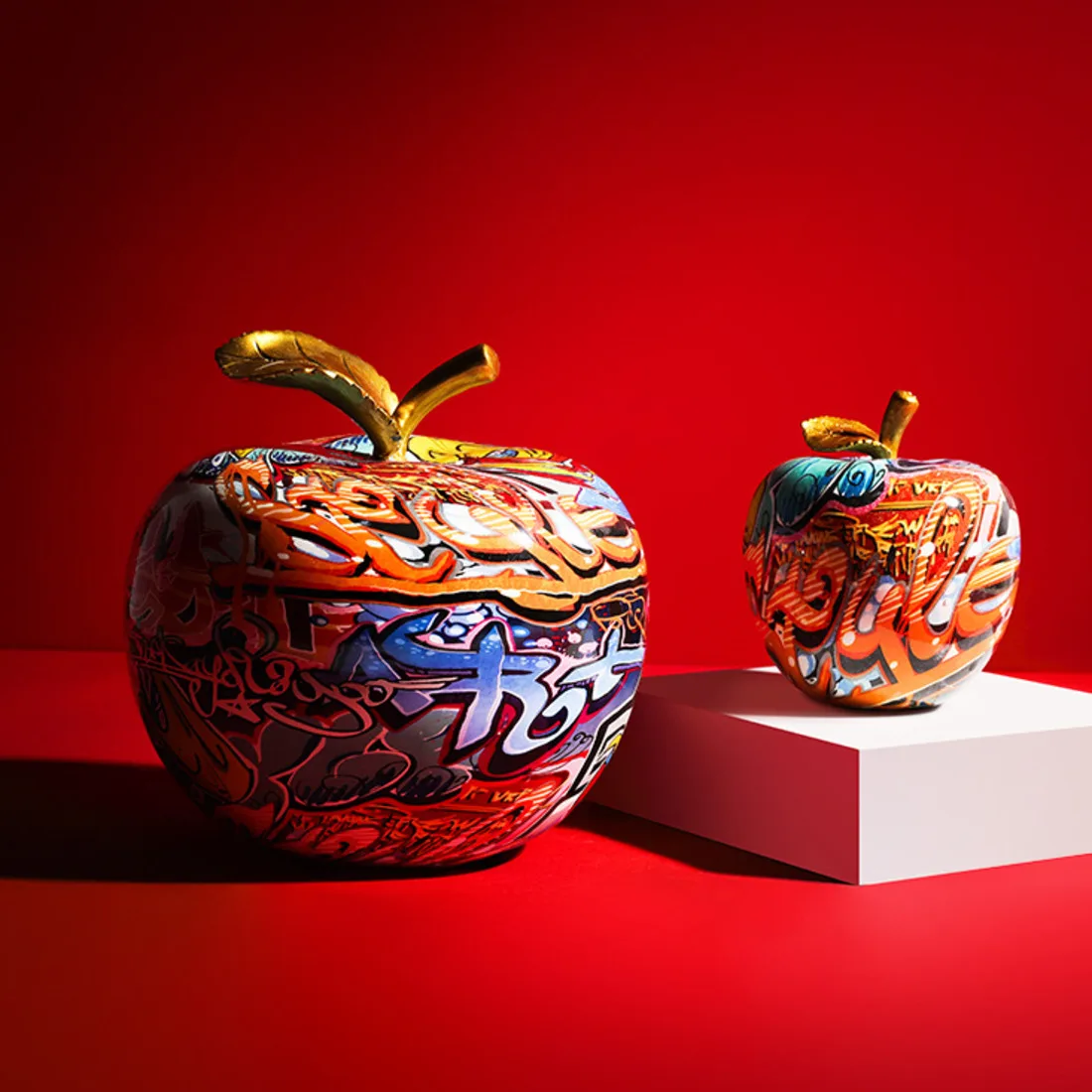 

Creative Painted Graffiti Colorful Apple Resin Crafts Ornaments Home Entrance Wine TV Cabinet Office Decorations
