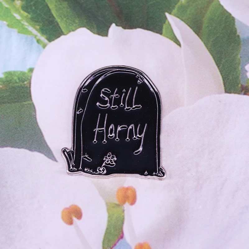 Tombstone pin Goth Halloween horror gift | Украшения и аксессуары