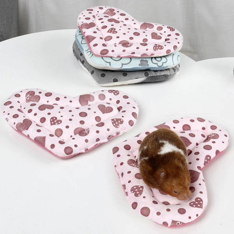 

Small Pet Nest Hamster Guinea Pig Comfortable Nest Mat Honey Glider Love Shape Cushion Autumn Winter Warm Pet Bed