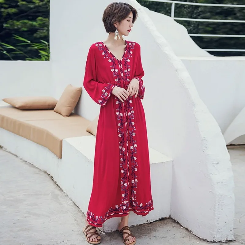 Женское платье с вышивкой праздничное макси в богемном стиле длинным рукавом и