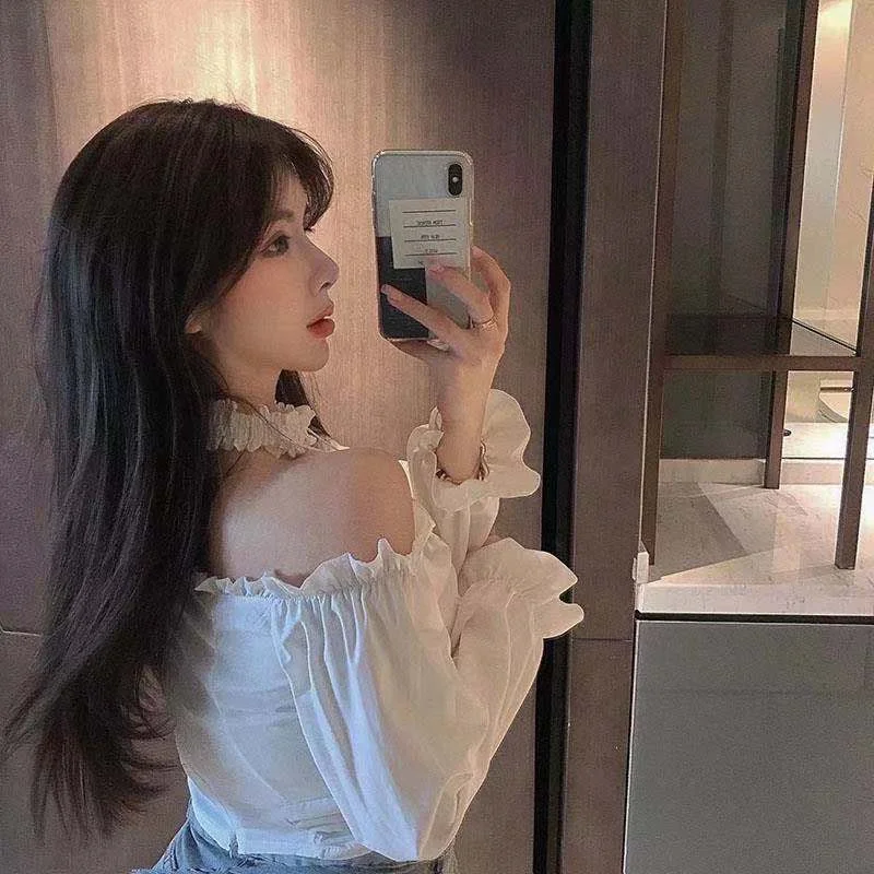 Camisa blanca con cuello colgante para mujer, blusa sexy de manga larga con hombros descubiertos, tops cortos de nicho para otoño, 2021