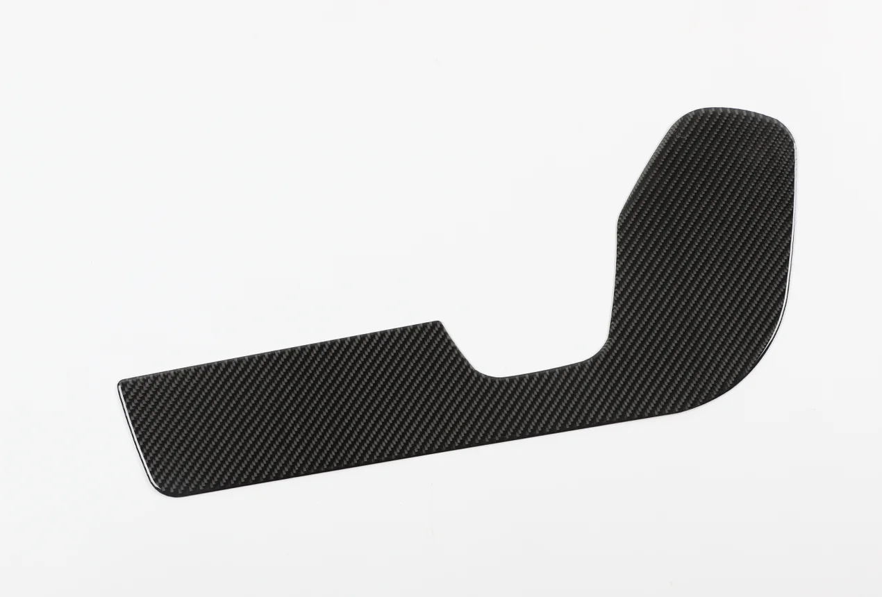 2 * Отделка боковой панели переднего сиденья из настоящего углеродного волокна