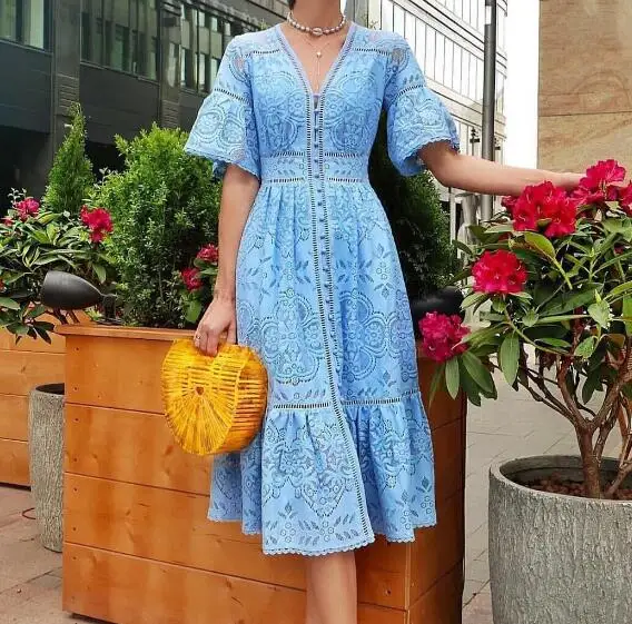 

Amazon burst V-neck short-sleeved hollow single-breasted lace dress