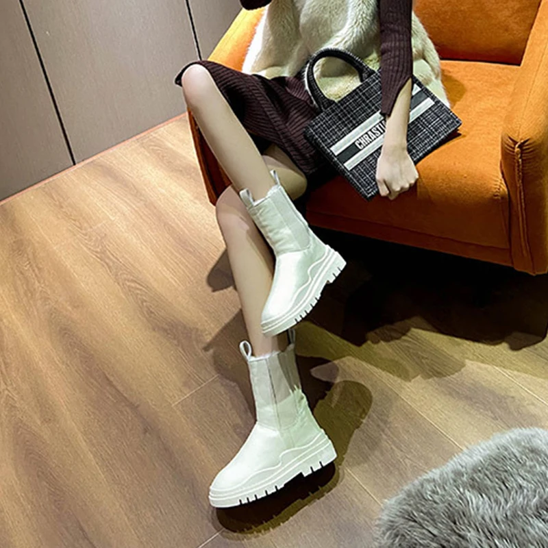 Женские кожаные зимние сапоги на платформе