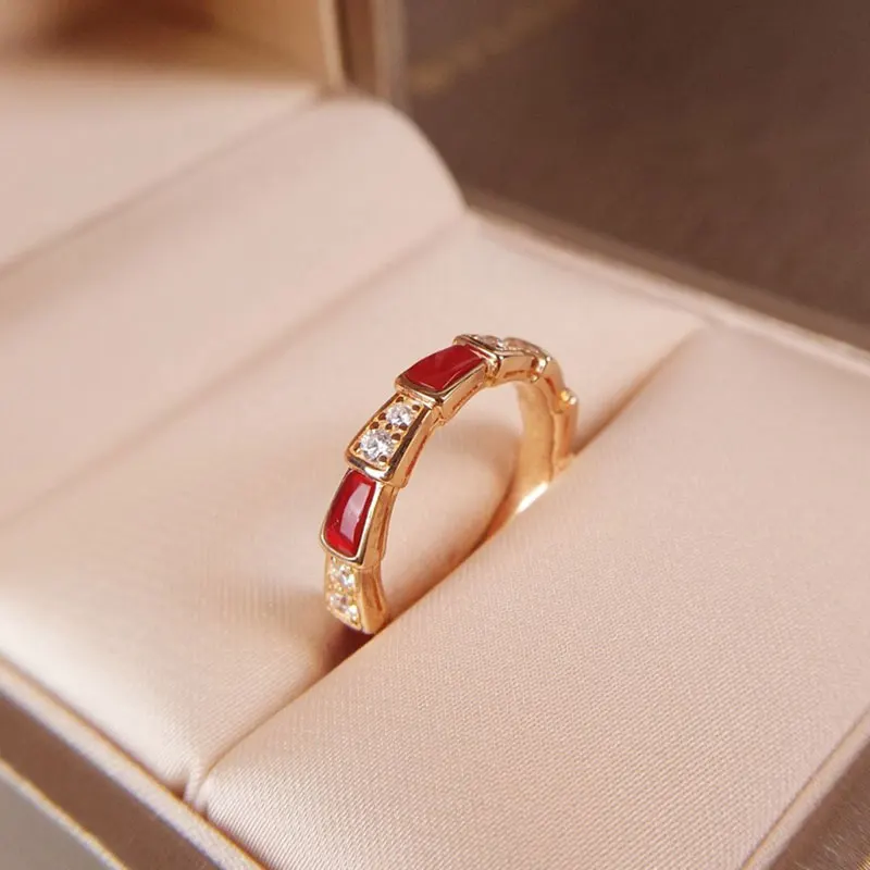 

Ювелирные изделия премиум-класса с логотипом 1:1, высококачественное кольцо в виде змеи с блестящим красным камнем цвета розового золота, же...