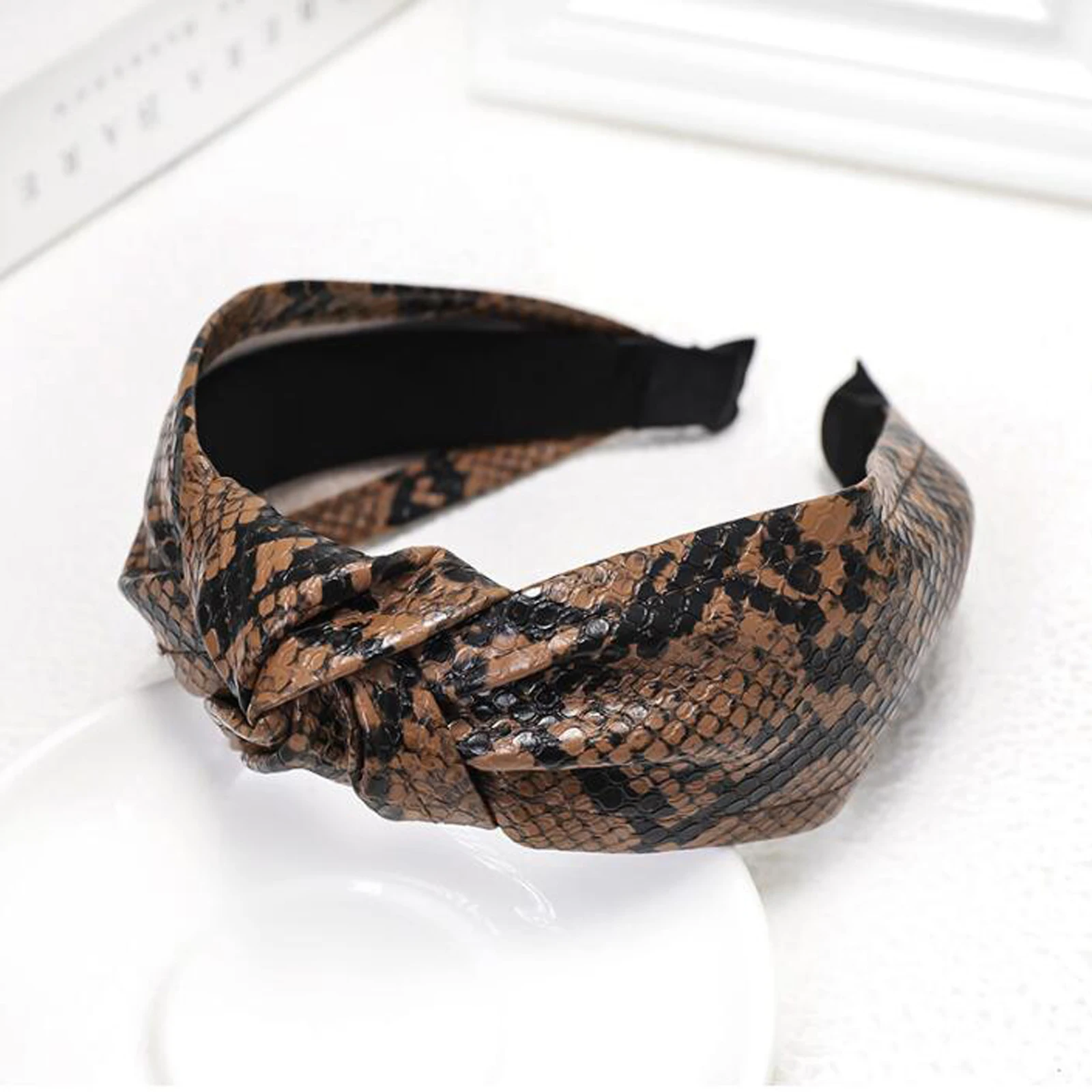 Женская повязка на голову из ПУ кожи со змеиным узором |