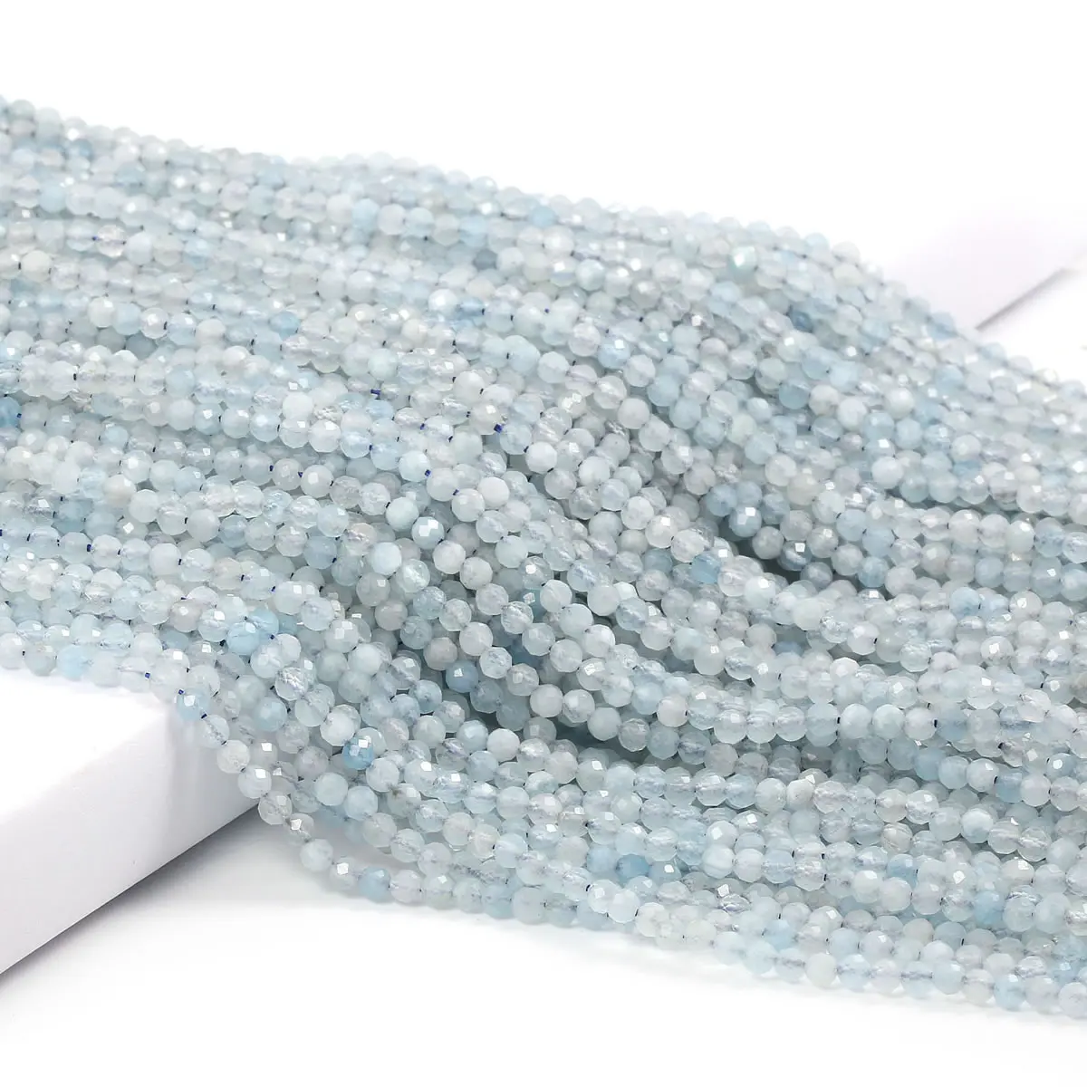 Бисер с гранями из натуральных аквамаринов 2 3 мм россыпью для изготовления