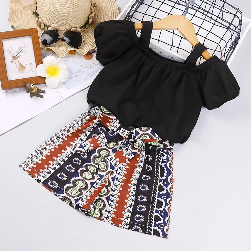 

Летний Новый Повседневный костюм для девочек, одежда для девочек, черный топ с коротким рукавом и милые шорты в полоску, детская одежда