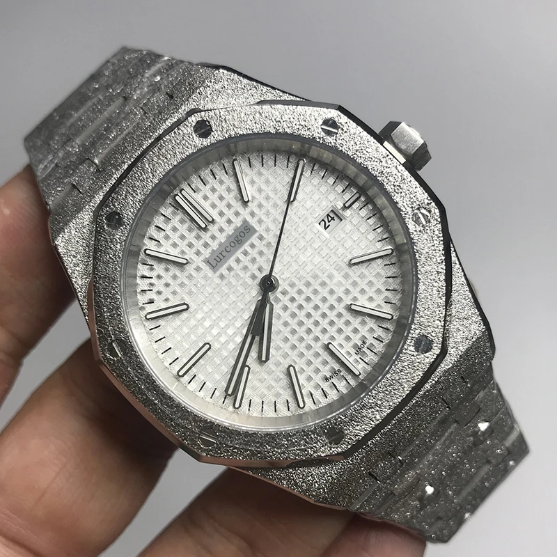 Бриллиантовые автоматические матовые мужские часы с черным циферблатом из дуба