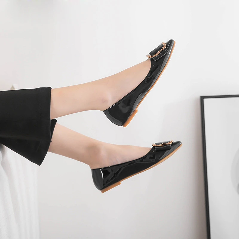 HOVINGE туфли на плоской подошве с острым носком Изящная обувь Женская черного цвета