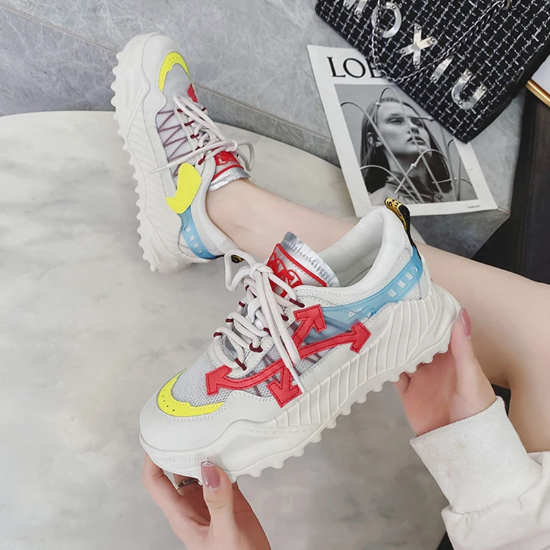 Женские кроссовки со шнуровкой сетчатые смешанных цветов на платформе