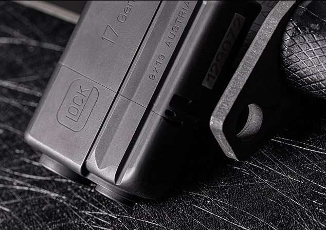 Смотреть видео 2color GEAR GLOCK титановый сплав 6,2*4,2*1,9 см 63g CNC shooter EDC щит Водонепроницаемая зажигалка