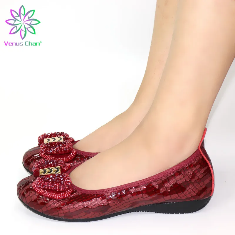 Мокасины женские из лакированной кожи плоская подошва бант квадратный носок