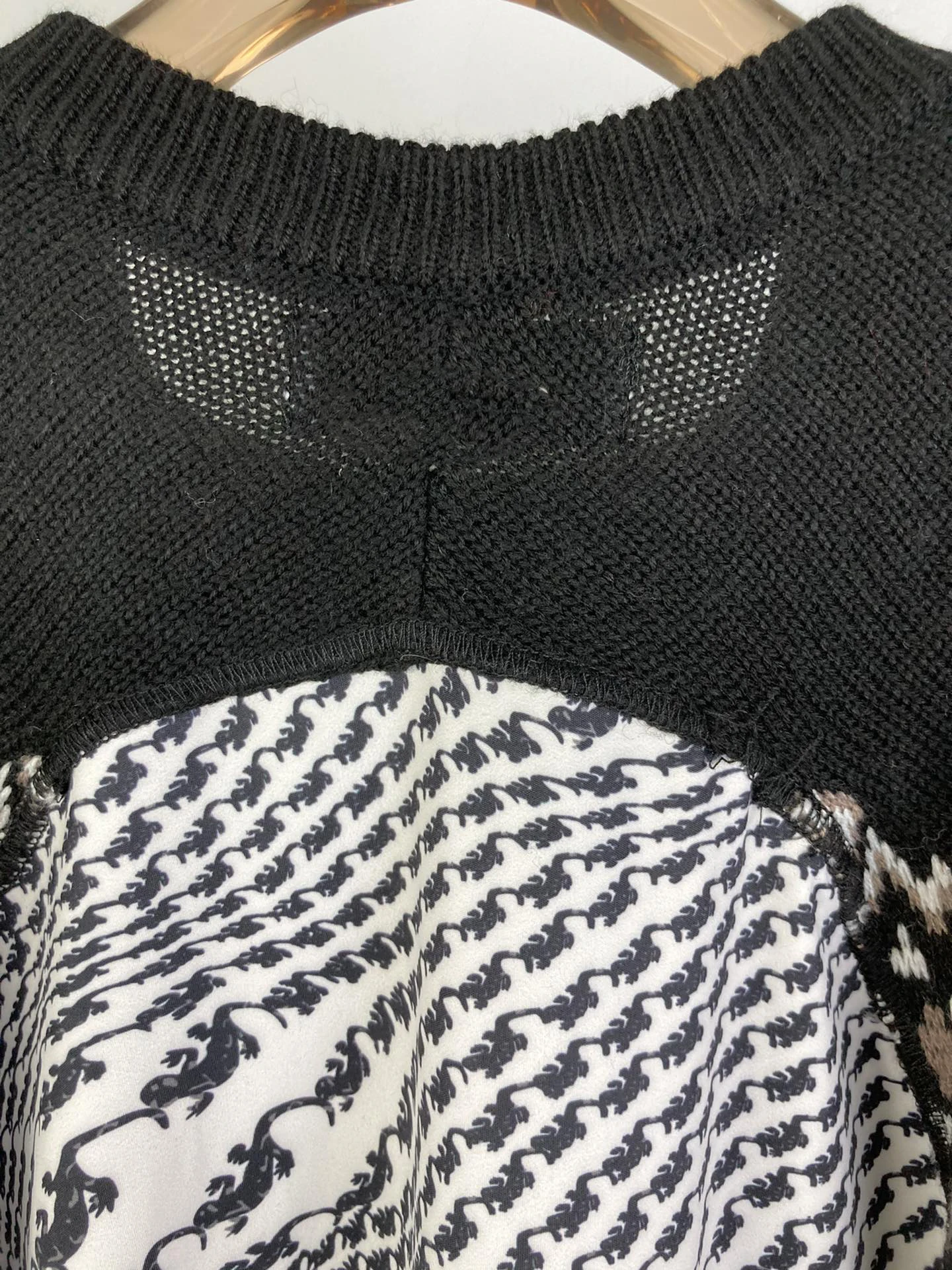 2020 new ladies fashion long-sleeved sexy retro knitted stitching moon base sweater 1215