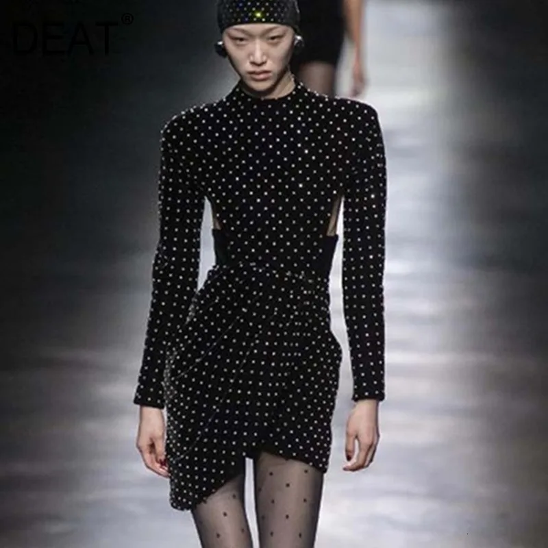 Женское мини-платье с высокой талией DEAT бархатное Открытое платье