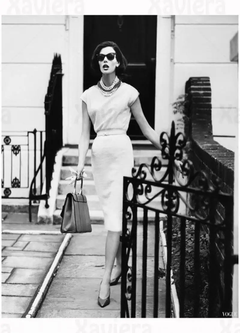 

Retro Girl Portrait Canvas Painting Poster Black White Photography HD Print Nordic Home Decor Fashion Girl Room Mural Wall Art