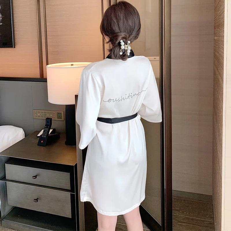 Kimono Lady Luxury Bathrobe Women Silk Satin Silky Robes Mother Sister Bride Bridesmaid White Bridal Resort Spa Robe Nightshirts