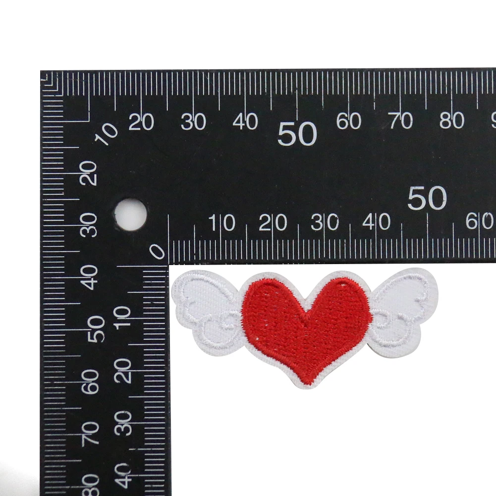 Аппликация с вышивкой в виде сердца красного цвета 5 шт. | Дом и сад