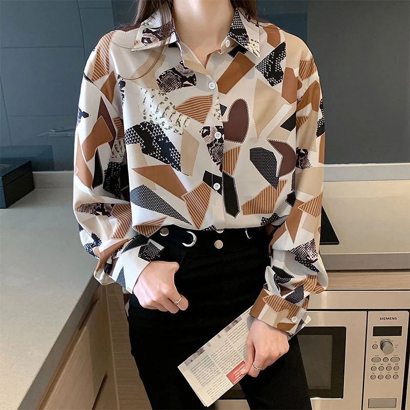 

Женская шифоновая блузка с винтажным принтом, цвета хаки