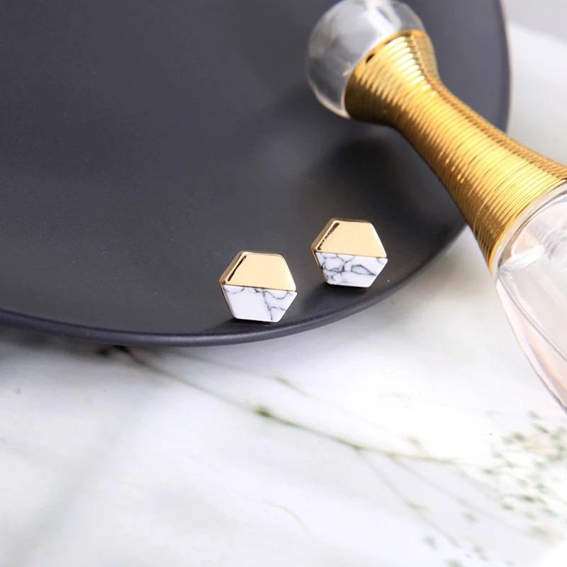 Женская простая бижутерия треугольная текстура камень серьги гвоздики для