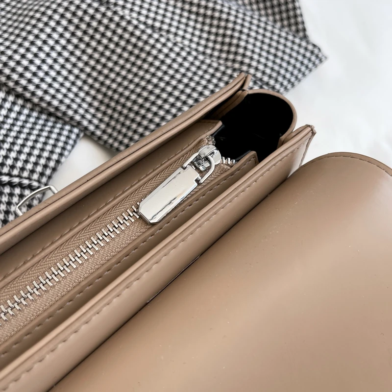 

YILIAN 2021 new simple joker lock clutch baguette bag fashion one shoulder slanted across armpit bag